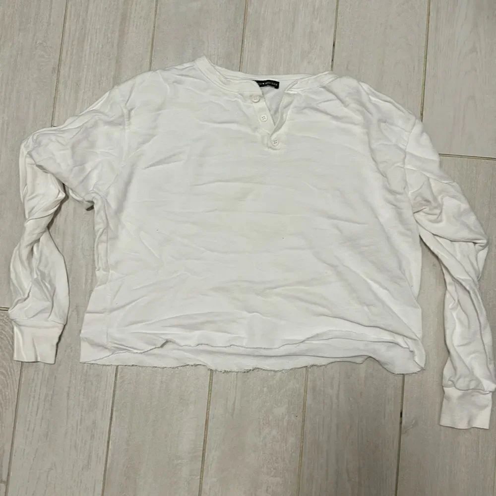 Brandy Melville white sweatshirt Henley OS